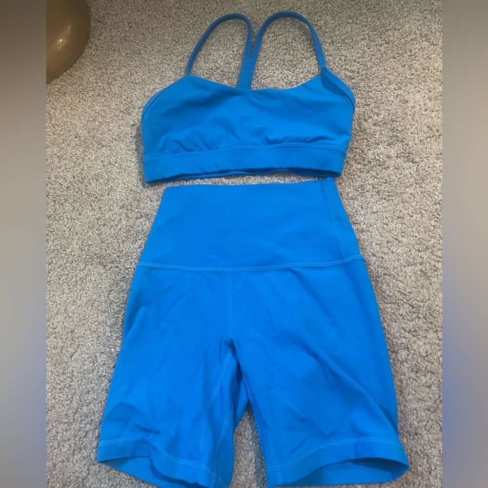 lululemon set in the shade poolside!